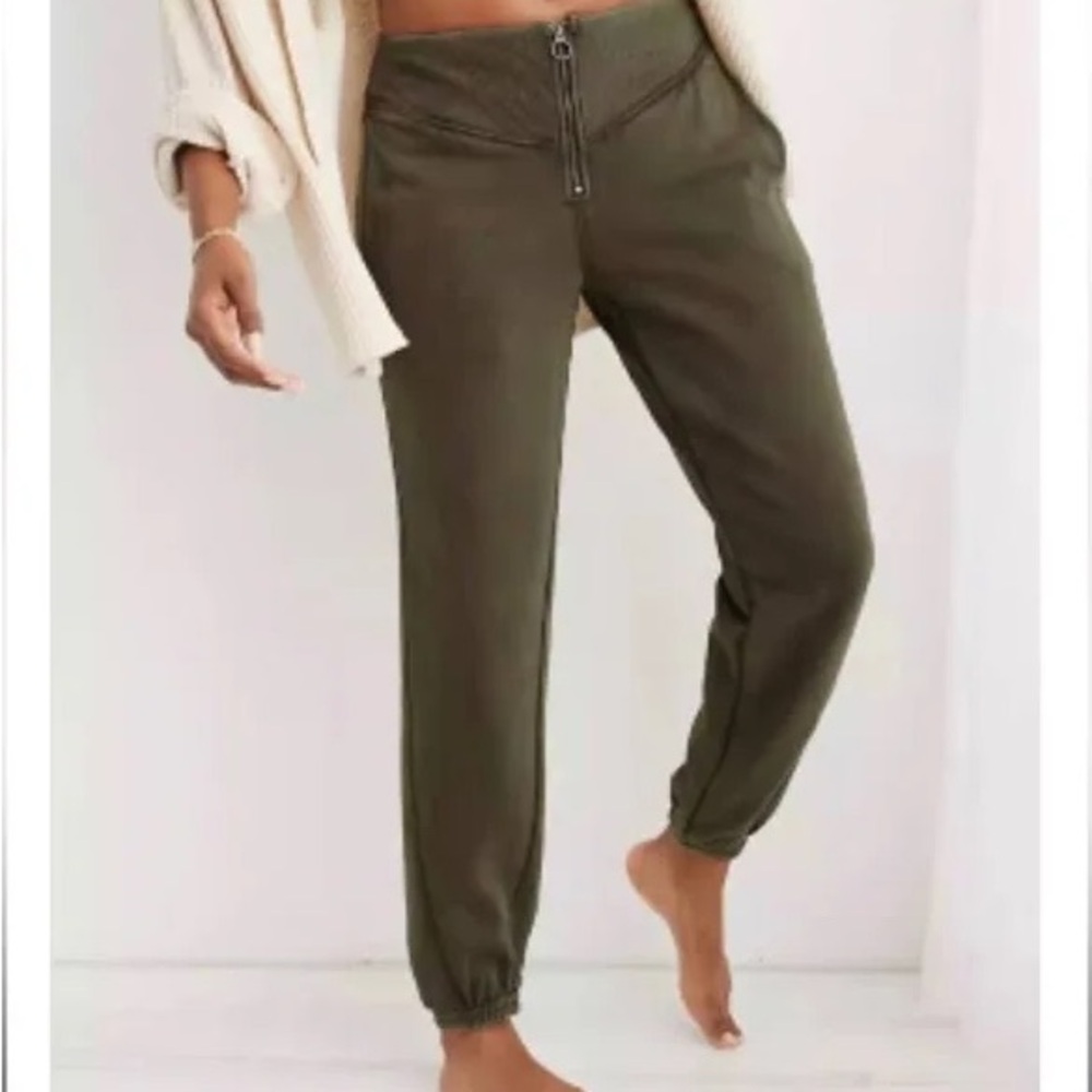 Aerie Green Women's Jogger Pants